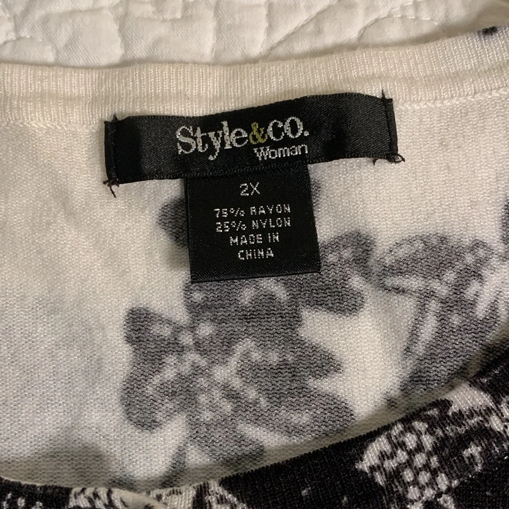 Style & Co BBW Black & White Floral sequined Sweater Size 2X like NEW Beautiful